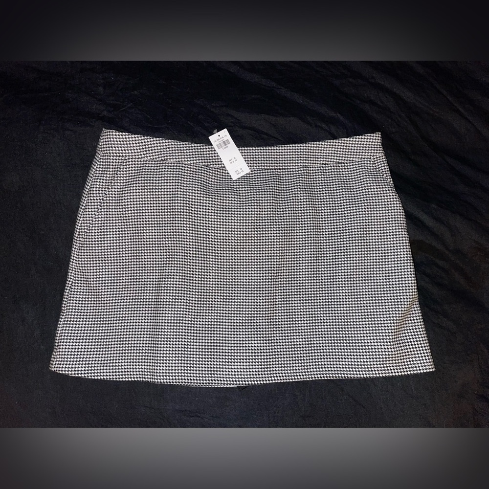 Abercrombie houndstooth skirt with built in shorts size XL.